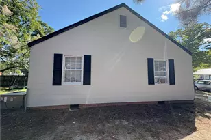 110 E McNeill Dr, Red Springs, NC 28377 - Photo 3