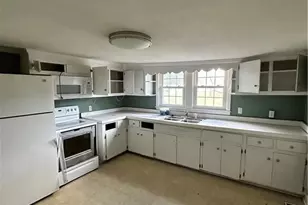 301 S Main St, Salemburg, NC 28355 - Photo 7