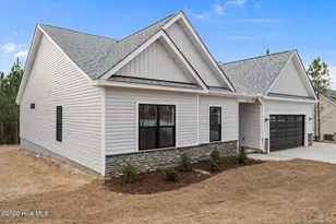 1025 Ivory Ln, West End, NC 27376 - Photo 3