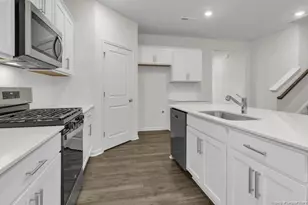 1046 Misty Creek Dr, Aberdeen, NC 28315 - Photo 9