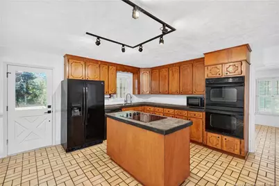 615 E 3rd Avenue, Red Springs, NC 28377 - Photo 5