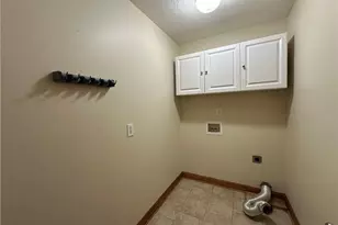 1935 Sunshine Ct, Hope Mills, NC 28348 - Photo 9