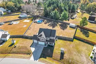 1423 Creekwood Rd, Hope Mills, NC 28348 - Photo 3