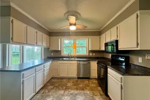 6105 Lakeway Dr, Fayetteville, NC 28306 - Photo 11