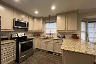 3935 Regents St, Lumberton, NC 28360 - Photo 9