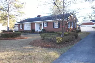 601 W 26th St, Lumberton, NC 28358 - Photo 1