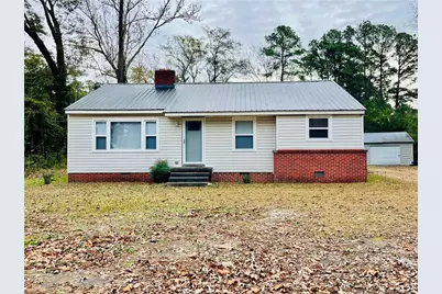 405 S Austin Street S, Maxton, NC 28364 - Photo 1