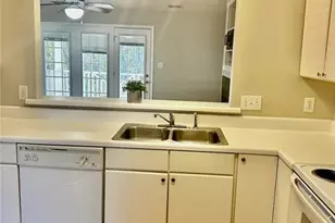 360 Bubble Creek Ct, Fayetteville, NC 28311 - Photo 9