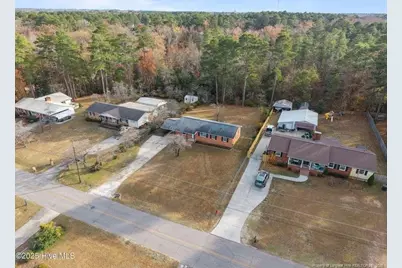 820 E Donaldson Avenue, Raeford, NC 28376 - Photo 11