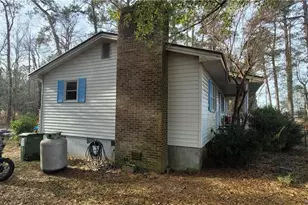 1813 Lee Britt Rd, Lumberton, NC 28358 - Photo 7