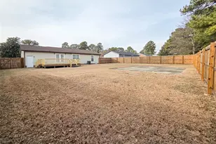 6560 Honeysuckle Dr, Fayetteville, NC 28304 - Photo 25