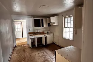 220 Winn St, Mount Olive, NC 28365 - Photo 11