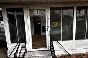 220 Winn St, Mount Olive, NC 28365 - Photo 3