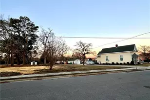 208 W Thompson St, Fairmont, NC 28340 - Photo 19