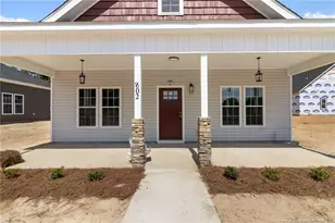 802 Holmes St, Clinton, NC 28328 - Photo 1