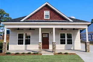 802 Holmes St, Clinton, NC 28328 - Photo 1