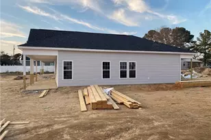 802 Holmes St, Clinton, NC 28328 - Photo 3