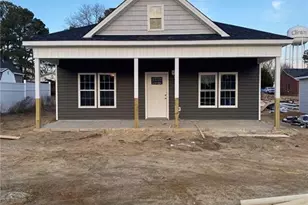 804 Holmes St, Clinton, NC 28328 - Photo 3