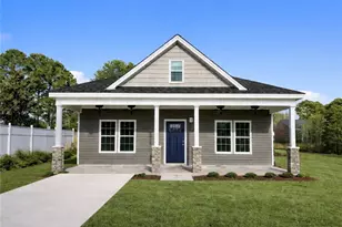 804 Holmes St, Clinton, NC 28328 - Photo 1