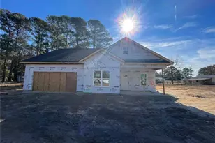 713 Porter Rd, Hope Mills, NC 28376 - Photo 1