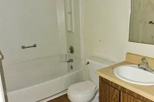 933 Applewood Ln, Fayetteville, NC 28303 - Photo 5