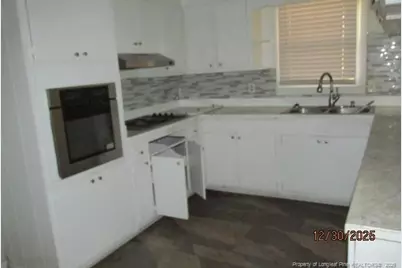 2410 N Roberts Avenue, Lumberton, NC 28358 - Photo 11