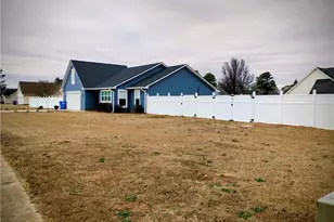 104 Truman Dr, Raeford, NC 28376 - Photo 3