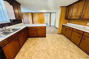 1003 James St, Lumberton, NC 28358 - Photo 11