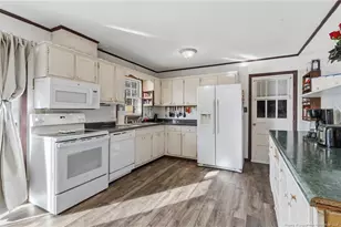 6086 Lexington Dr, Hope Mills, NC 28348 - Photo 9