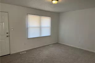 1047 Pleasant Hope Rd, Lumberton, NC 28358 - Photo 3