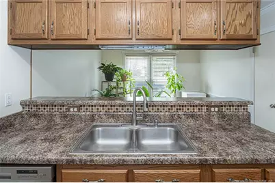 6528 Rhemish Drive, Fayetteville, NC 28304 - Photo 9