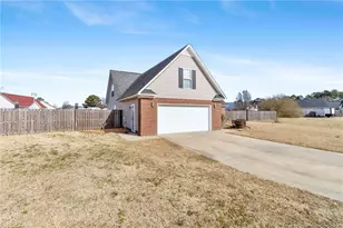 103 Kennedy Dr, Raeford, NC 28376 - Photo 3