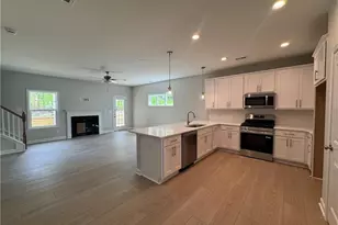 298 Rough Rdg Trl, Aberdeen, NC 28315 - Photo 5