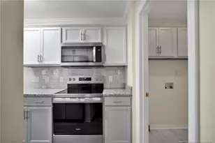 401 Meadowland Ct, Hope Mills, NC 28348 - Photo 9