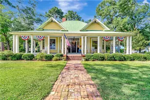 415 E 3rd Ave, Red Springs, NC 28377 - Photo 1