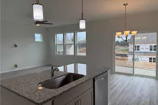 4542 Bunkers Bay Ln, Hope Mills, NC 28371 - Photo 5