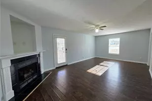 2604 Daniel Boone Ln, Hope Mills, NC 28348 - Photo 9