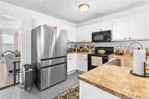 1920 Sir Michael Dr, Hope Mills, NC 28348 - Photo 9