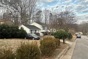 7121 Shellburne Dr, Raleigh, NC 27612 - Photo 11