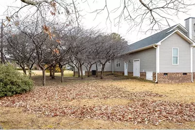 401 W Brocklyn Street, Benson, NC 27504 - Photo 31