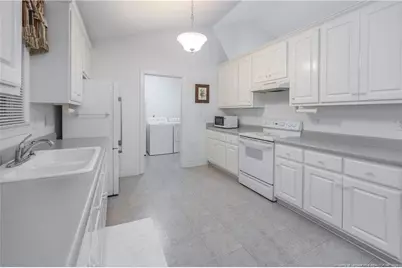 401 W Brocklyn Street, Benson, NC 27504 - Photo 9