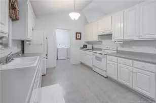 401 W Brocklyn St, Benson, NC 27504 - Photo 9