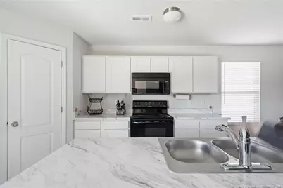 913 Sapphire Stone Lane, Hope Mills, NC 28348 - Photo 13