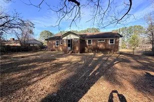 809 W Allen Ln, Laurinburg, NC 28352 - Photo 11