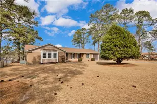 101 Bayview Cir, Parkton, NC 28371 - Photo 3