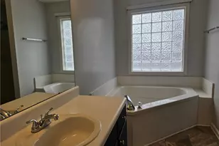 390 Bubble Creek Ct, Fayetteville, NC 28311 - Photo 5