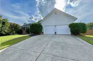 5723 Kingstree Dr, Fayetteville, NC 28304 - Photo 3