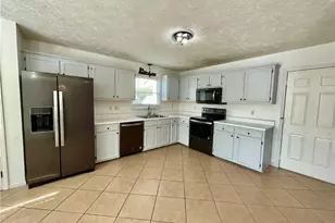 5723 Kingstree Dr, Fayetteville, NC 28304 - Photo 9