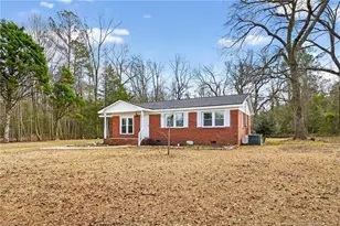 1586 Tom Starling Rd, Fayetteville, NC 28306 - Photo 3