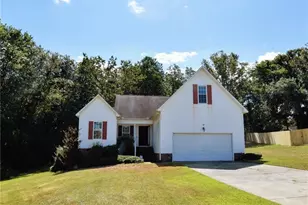 318 Hawthorne Dr, Raeford, NC 28376 - Photo 1